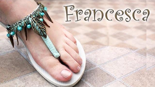 Chinelo decorado: Pingente folha de metal