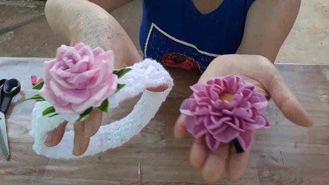Veja como Fazer Dois Enfeites de Cabelo – Com Flores de EVA