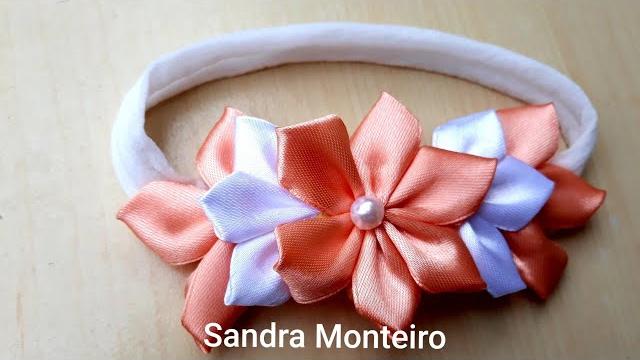 Flor de Fita de Cetim em Duas Metades de Seda