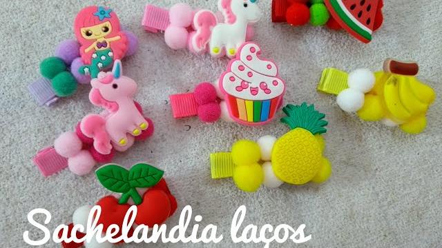Novidade Mini Pompom no Bico de Pato – com Aplique