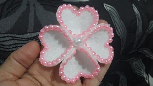 Flor de Feltro com Pérolas – Super Fácil