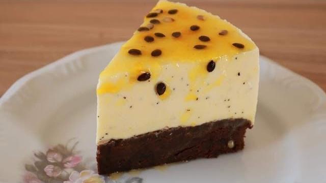 Torta Brownie com Mousse de Maracujá