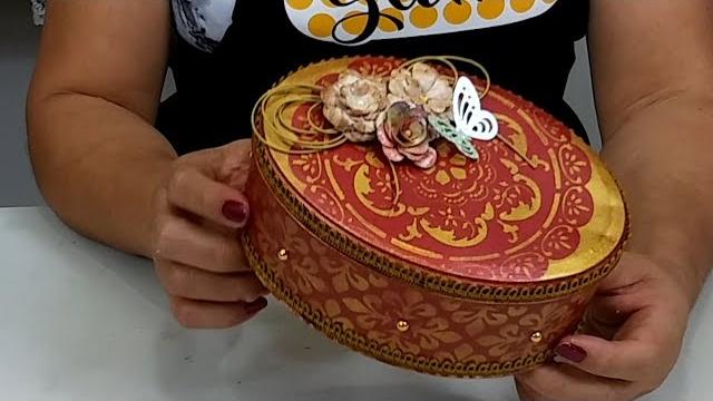Que Luxo – Uma Arte em Lata de Bombom