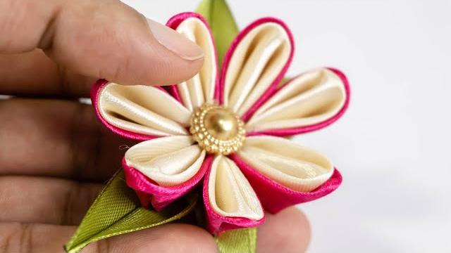 Flor simples de fitas modelo Kanzashi