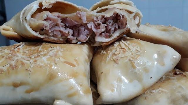 Pãezinhos Recheados com massa de pastel – Uma delícia muito fácil e rápido de fazer