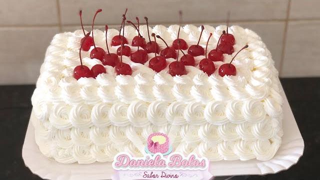 Receita de Bolo Mousse Trufado de Leite Ninho com Cerejas