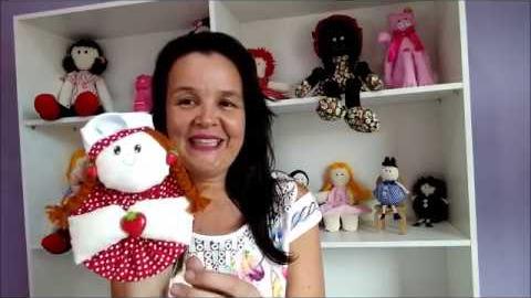 Bonequinha Feita com CD e Fuxico