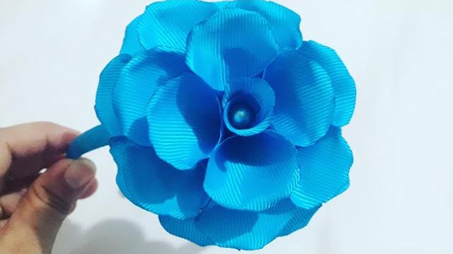 Aprenda a Fazer uma Linda Flor Para Colocar em Tiara