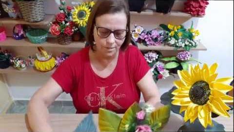 Aprenda Fazer Enfeite de Parede com Rosas de EVA
