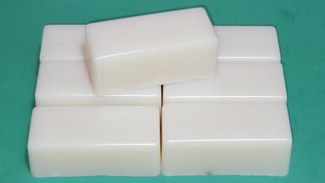 SABÃO GLICERINADO DE CACHAÇA E BICARBONATO