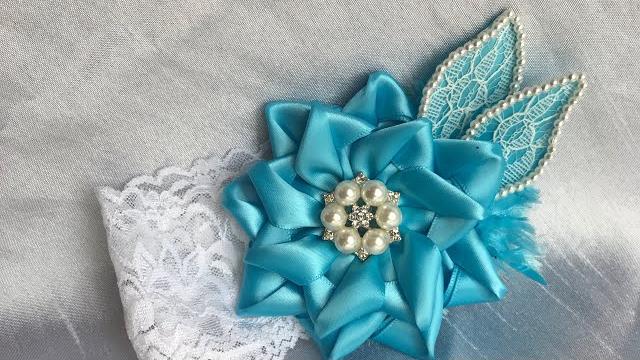 Flor de cetim ondulada