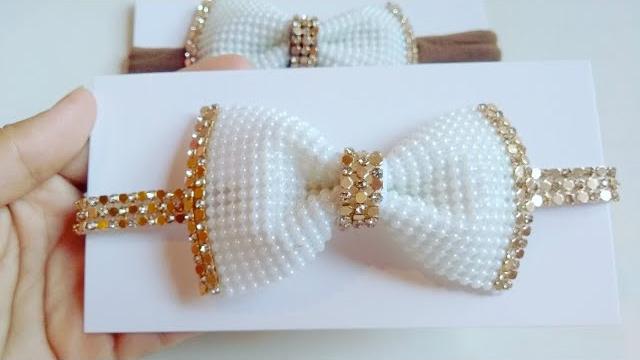 Tiara de luxo com pérolas é strass