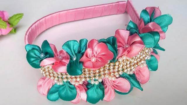 Tiara  com Flor de Cetim