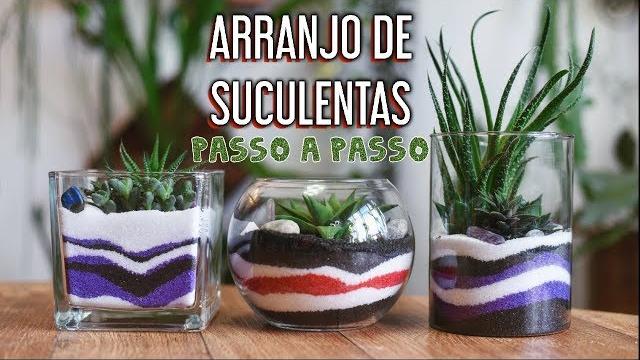 Arranjo de Suculentas com Camadas de Areia Colorida