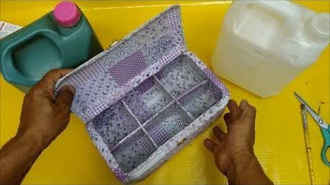 Garrafas Plásticas em Caixinha Forrada de Patchwork