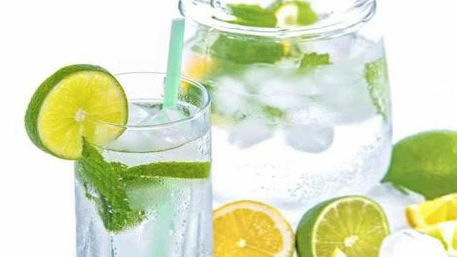 10 Benefícios Tomando Água com Limão