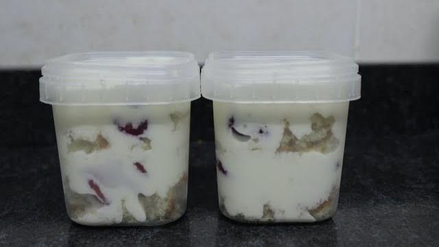 Bolo no Pote de Creme de leite Ninho com Morango