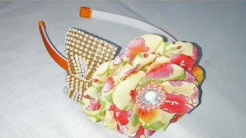 flor de fuxico – tiara com laço de manda de strass