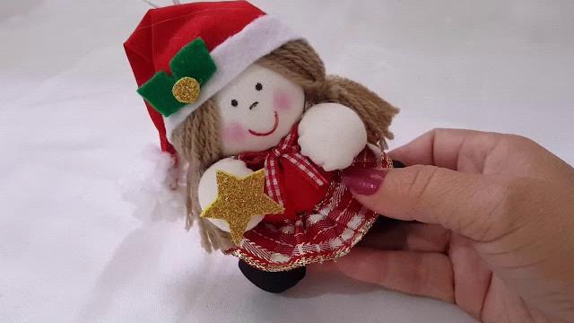 Bonequinha de Fuxico Natalina para Enfeitar a Arvore de Natal