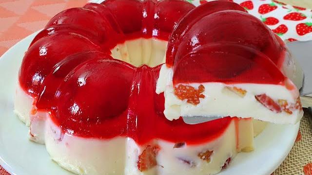 Surpresa Cremosa de Gelatina com Morangos