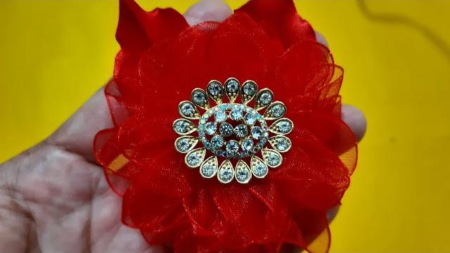 Faça uma linda flor de organza – Passo a Passo