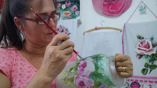 Como Pintar Potes de Vidro com Tinta para Tecido
