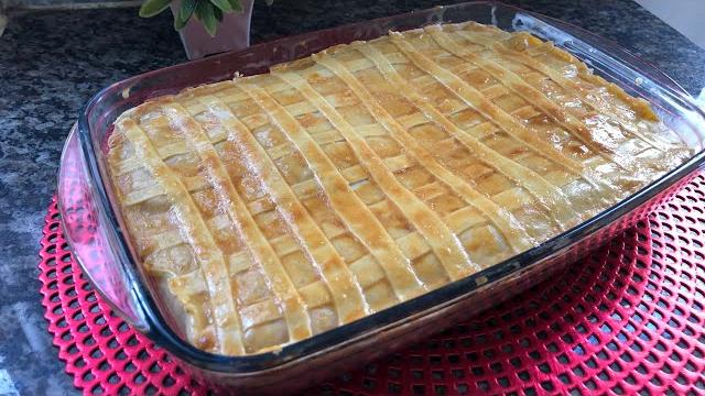 Torta de Frango Feita com Massa de Pastel