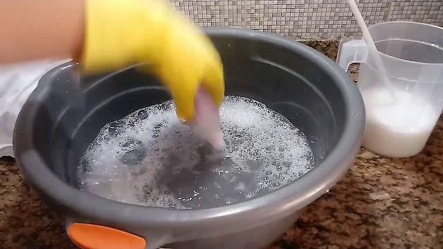 Como tirar manchas e amarelados de Roupas brancas
