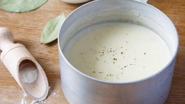 O Jeito mais Fácil e Simples de Fazer Molho Branco para Lasanha