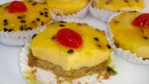 Tortinhas Musse de Maracujá com Casquinha de Biscoito
