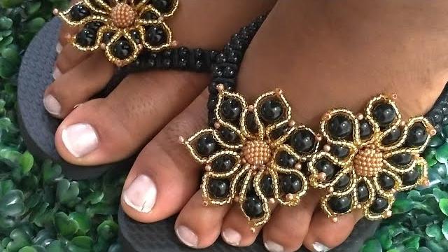 Chinelo Decorado Com Florzinha Com Missanguinhas