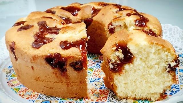 Bolo de Coco com Goiabada Para o Café