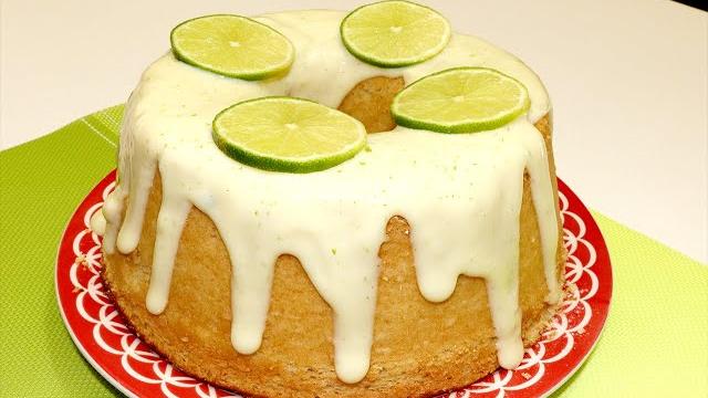 Bolo de Limão com Calda Cremosa