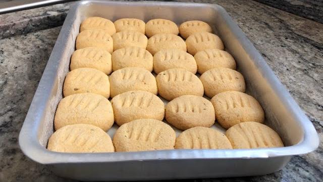 BOLACHINHA SIMPLES DE FUBÁ SEM LEITE E SEM TRIGO