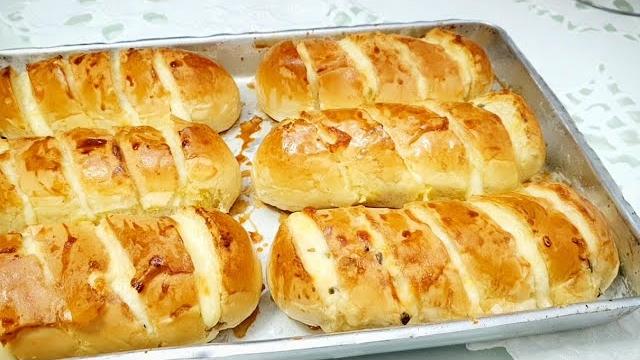 PÃO CROCANTE COM RECHEIO CREMOSO DE ALHO – PÃO DE ALHO FÁCIL