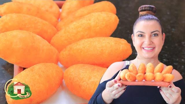 Delicioso Bolinho de Mandioca Recheado com Queijo