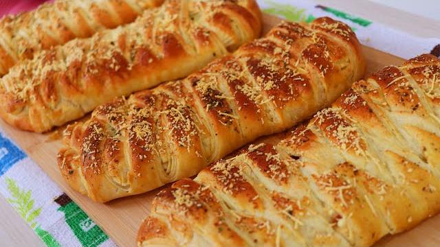 PÃO TRANÇA DE MASSA FOLHADA COM RECHEIO DE CALABRESA