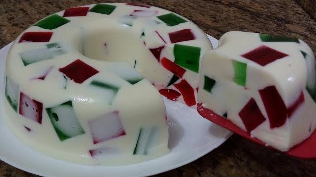 PUDIM DE COCO COM MOSAICO DE GELATINA