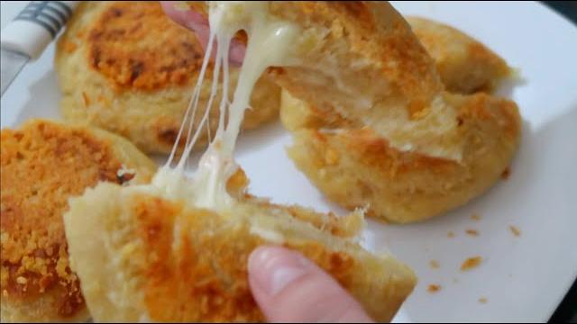 Bolinho De Mandioca Com Recheio De Queijo