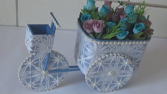 Bicicletas Ornamentais Feitas Com Potes de Sorvete