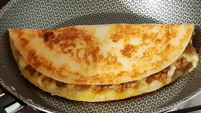 Lanche de Polvilho de 3 Ingredientes na Frigideira – Sem Ovos