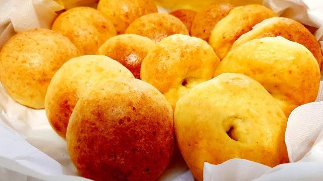 PÃEZINHOS DE QUEIJO LEVEMENTE ADOCICADOS E COM TOQUE DE LIMÃO