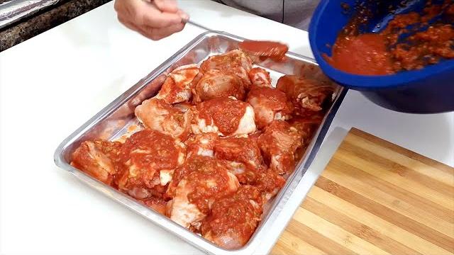 Frango Assado Ao Molho Vermelho