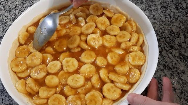 Torta De Banana Com Calda De Laranja