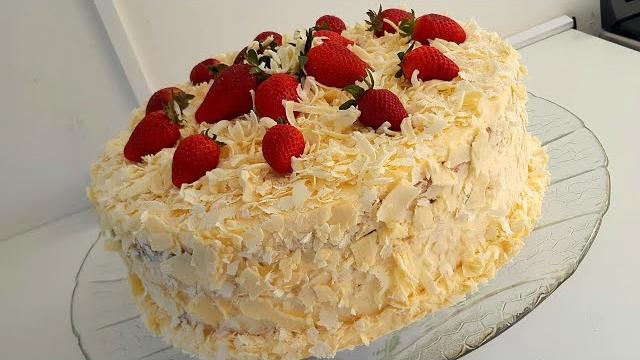 Bolo Trufado De Leite Ninho Com Morango