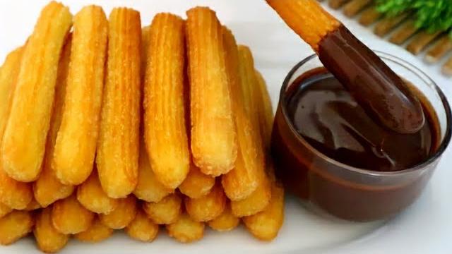 Churros Com Calda De Chocolate
