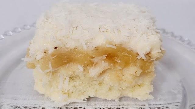 Bolo Gelado de Coco com Abacaxi