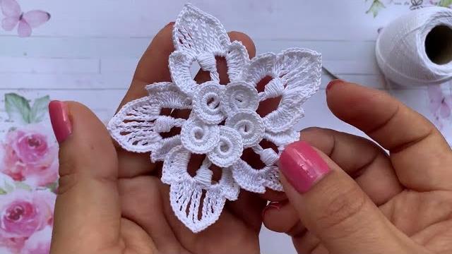 Flor Maravilhosa Branca de Crochê Irlandês