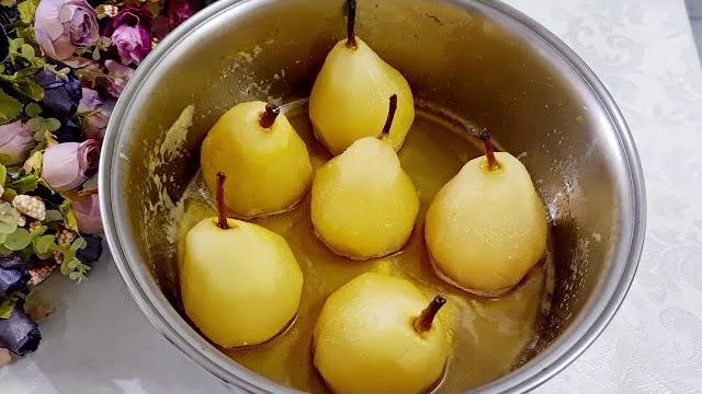 A sobremesa perfeita – Peras em calda de laranja, vinho branco e chocolate