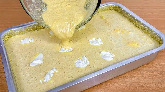 Magnifico Bolo de Milho Trufado Com Cream Cheese e Calda de Goiabada